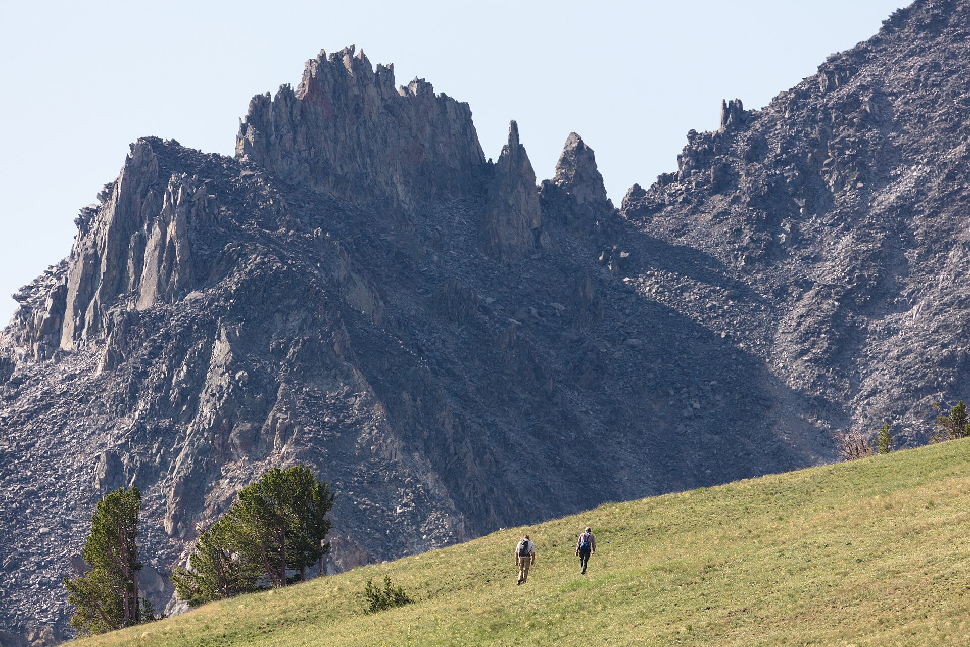 Yellowstone National Park · Public domain · https://commons.wikimedia.org/wiki/File:Hikers_ascending_the_north_side_of_Electric_Peak_(36357347104).jpg · https://commons.wikimedia.org/wiki/File:Hikers_ascending_the_north_side_of_Electric_Peak_(36357347104).jpg Walkers ascending toward Electric Peak in mountain terrain