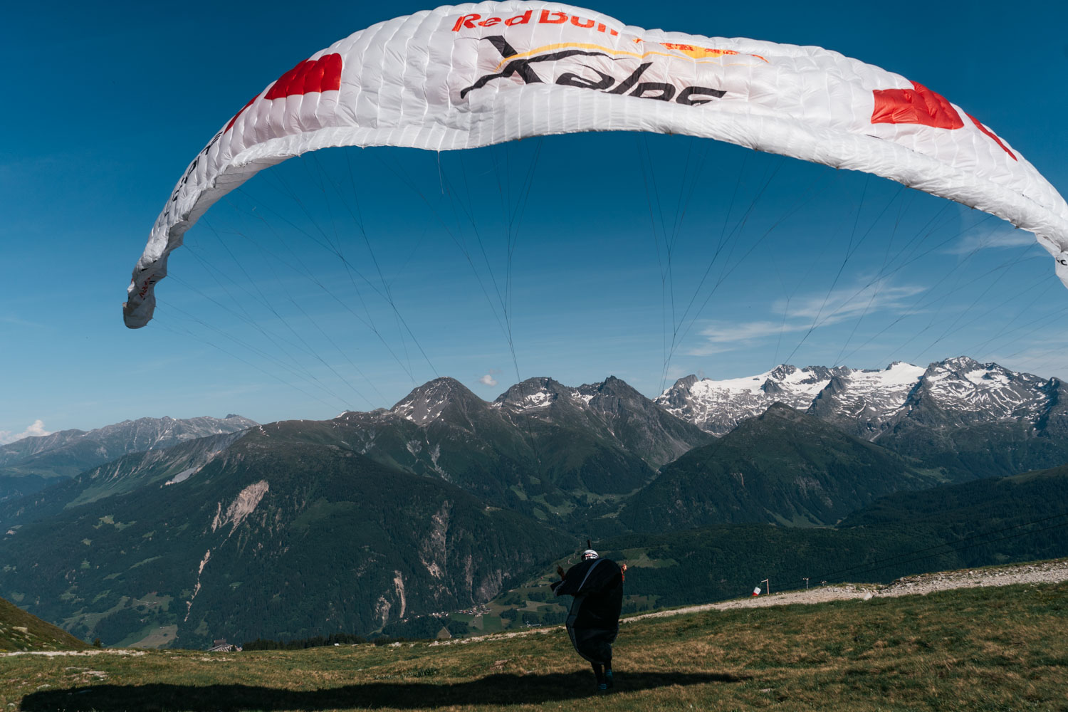 Juraj Koreň · CC BY-SA 4.0 · https://creativecommons.org/licenses/by-sa/4.0 · https://commons.wikimedia.org/wiki/File:Red_Bull_X-Alps_2025_-_Juraj_Kore%C5%88.jpg A mountain launch during the 2025 X-Alps hike-and-fly event