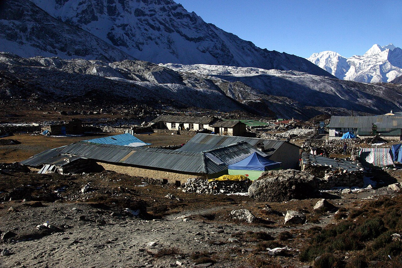 Gerd Eichmann · CC BY-SA 4.0 · https://creativecommons.org/licenses/by-sa/4.0 · https://commons.wikimedia.org/wiki/File:Chhukung-304-2007-gje.jpg · Displayed cropped to fit Chhukung in the upper Imja valley