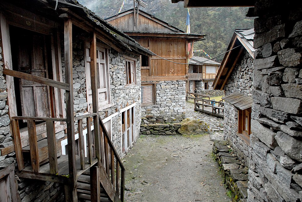 Lodges at Kothe, the starting point for today’s ascent