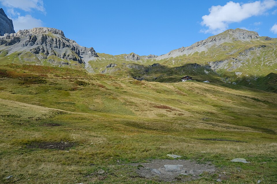Guilhem Vellut from Annecy, France · CC BY 2.0 · https://creativecommons.org/licenses/by/2.0 · https://commons.wikimedia.org/wiki/File:Refuge_de_Mo%C3%ABde_Anterne_@_R%C3%A9serve_Naturelle_de_Passy_(51053494496).jpg · Displayed with a crop to fit Refuge Moëde Anterne