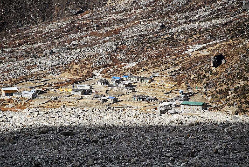 Thangnak in the Hinku valley, Mera approach