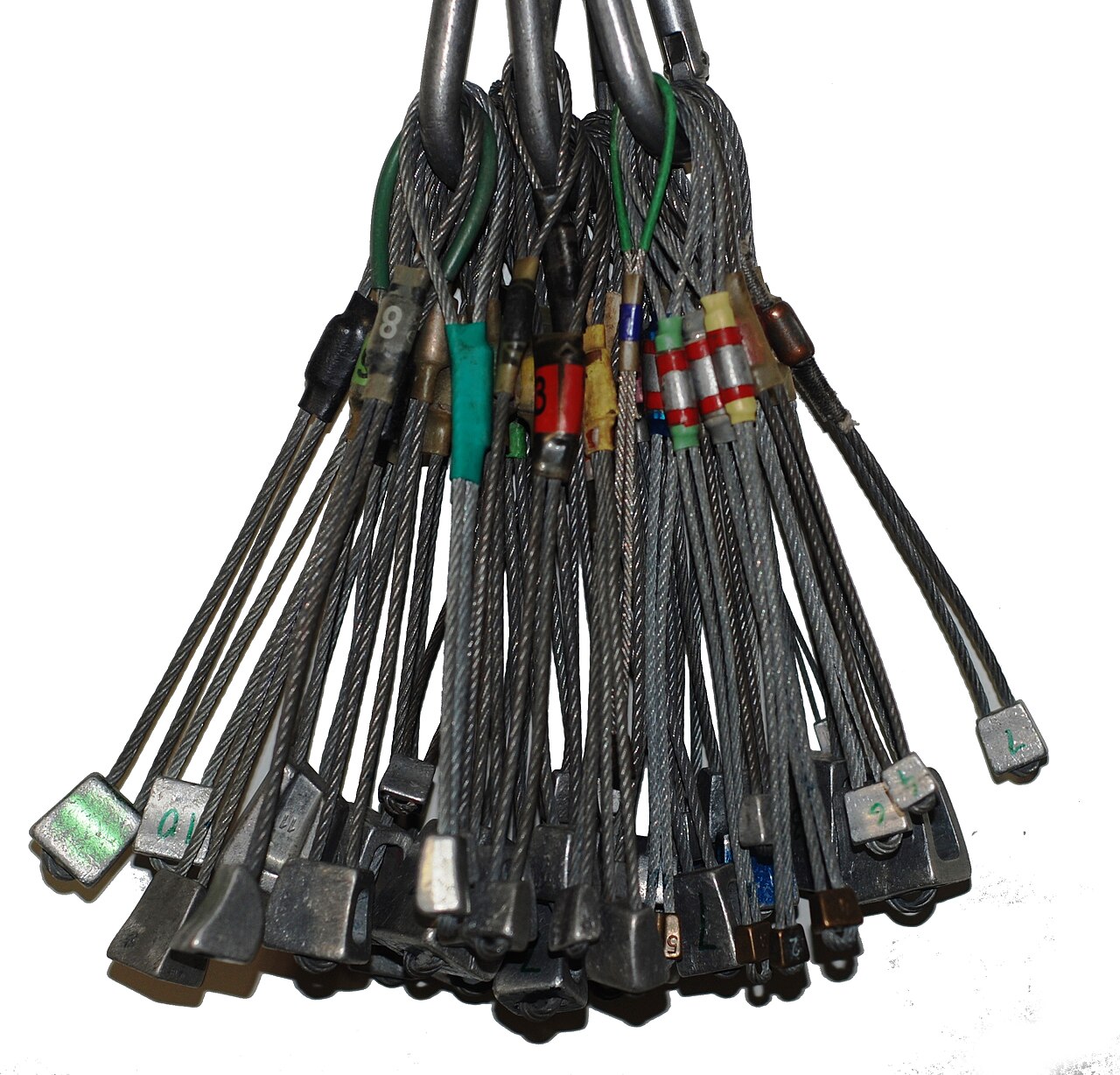 Jarek Tuszyński · CC BY-SA 3.0 · https://creativecommons.org/licenses/by-sa/3.0 · https://commons.wikimedia.org/wiki/File:Climbing_gear_-_Assorted_nuts_-_10.jpg · Displayed cropped to fit Removable nuts used in traditional climbing.