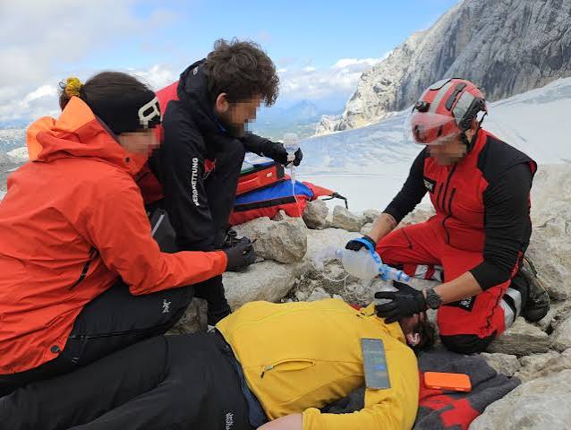 Activity reference photograph supplied for the SOOM website A mountain medical team practising casualty care beside snow-covered Alpine ground