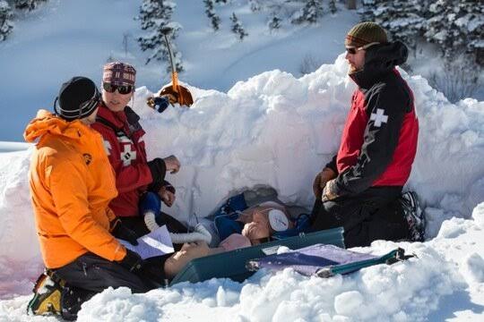 A practical first-aid training scenario in snow-covered mountain terrain